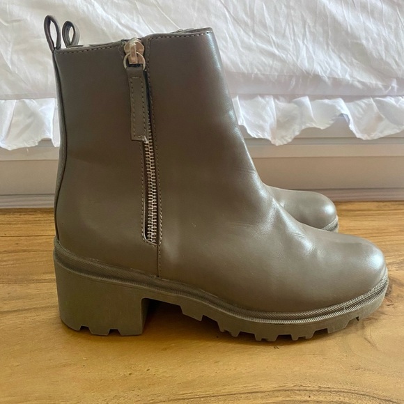 Chunky Taupe Ankle Boots with Side Zipper – Size 8.5 - Picture 3 of 3